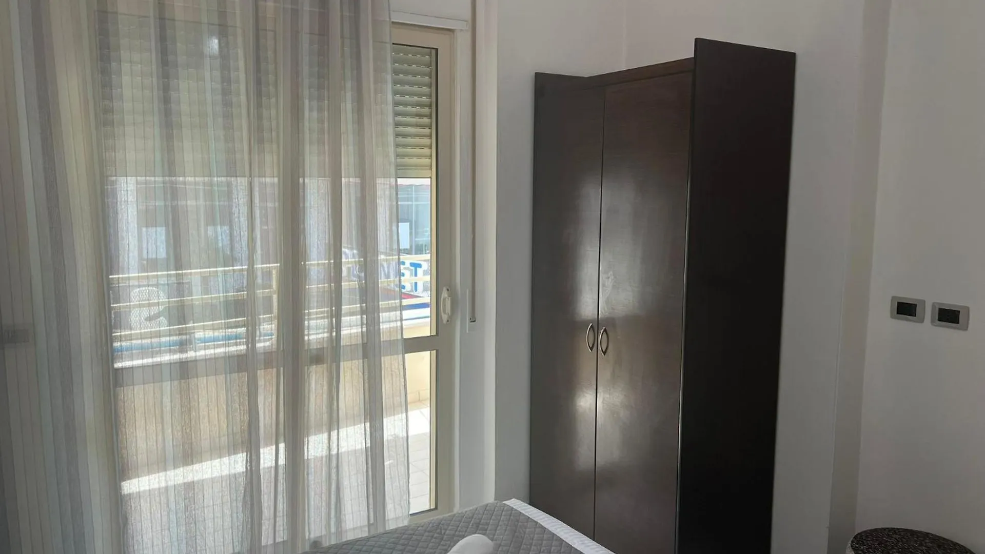 Rey Apartament Sarandë 0*,